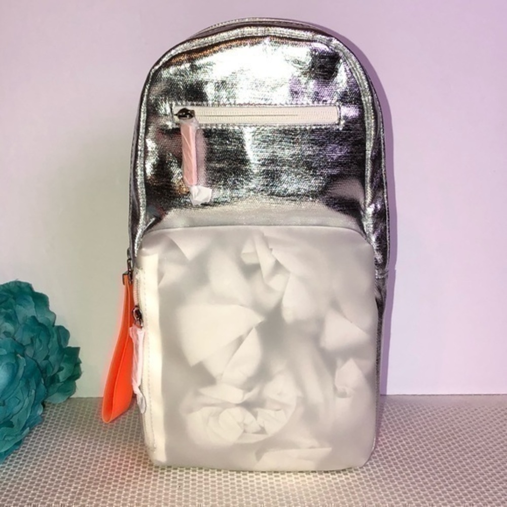 NWT No Boundaries Juniors Caden Sling Bag